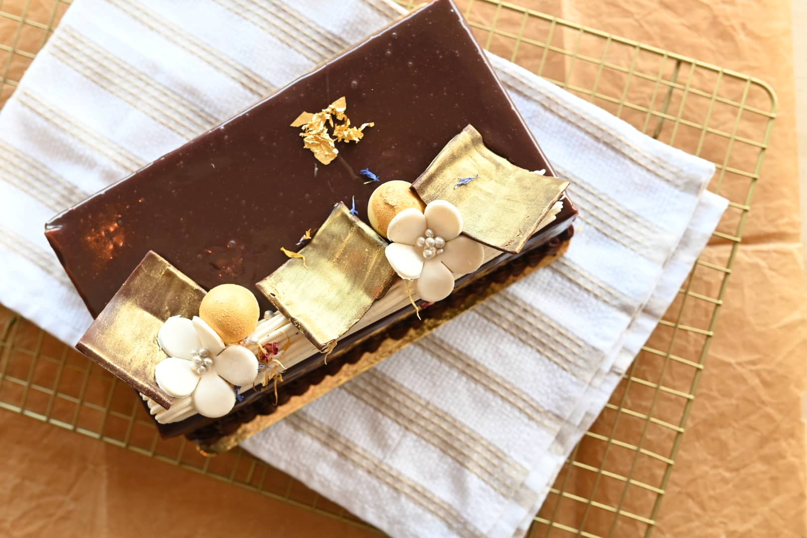 Mocha Pecan Praline Cake - Image 3