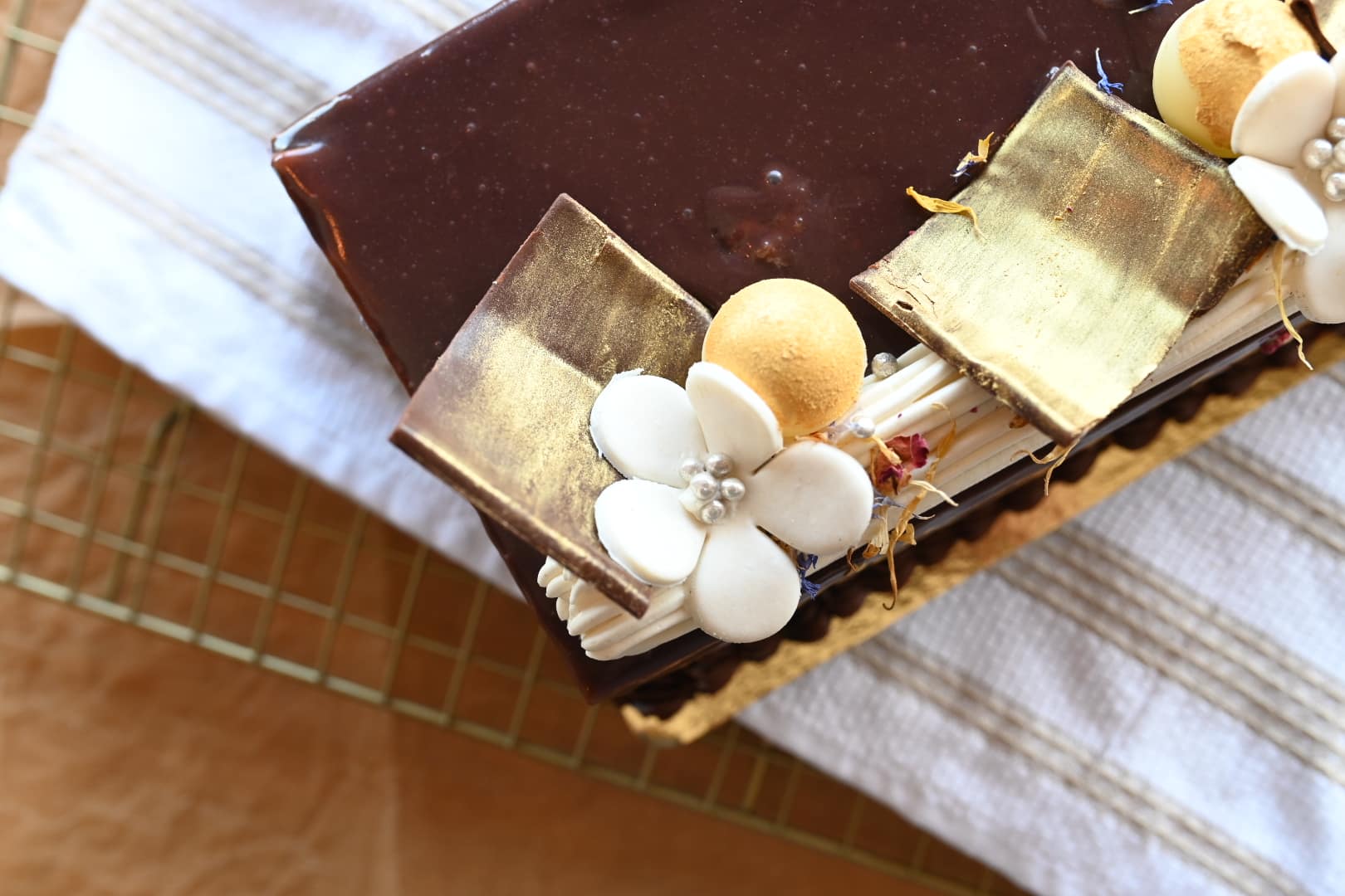 Mocha Pecan Praline Cake - Image 4